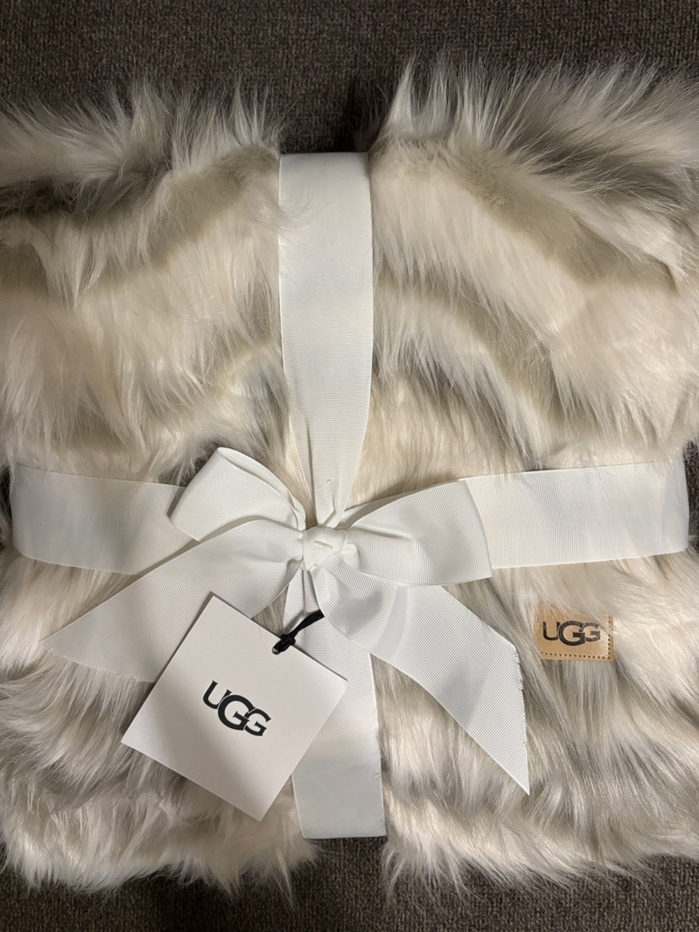UGG Home Collection: Rosia Faux Fur Throw 50” X 70” - NWT, Color: Snow/Multi